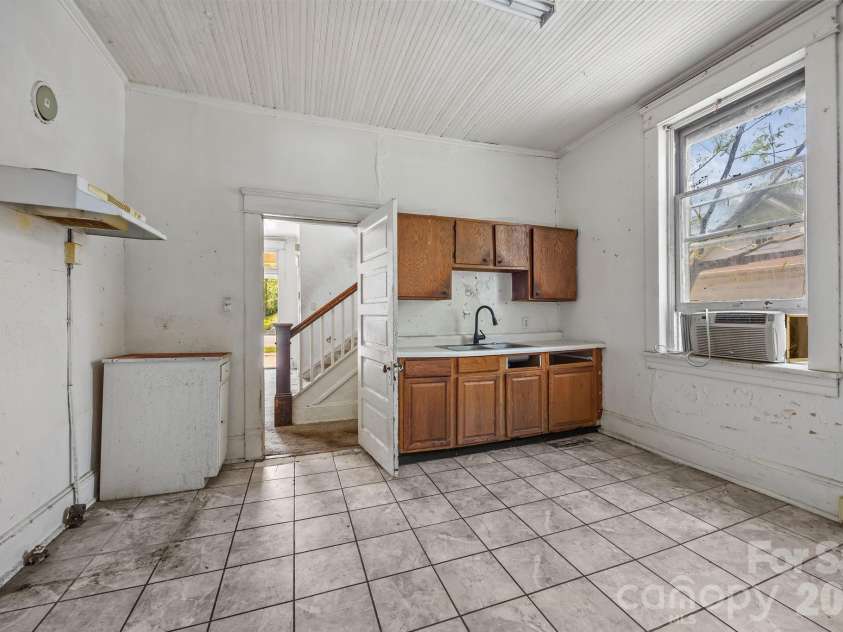 808 Main Street, Salisbury, NC 28144.  MLS# CAR4370640, YatesRealty ID 12127. 