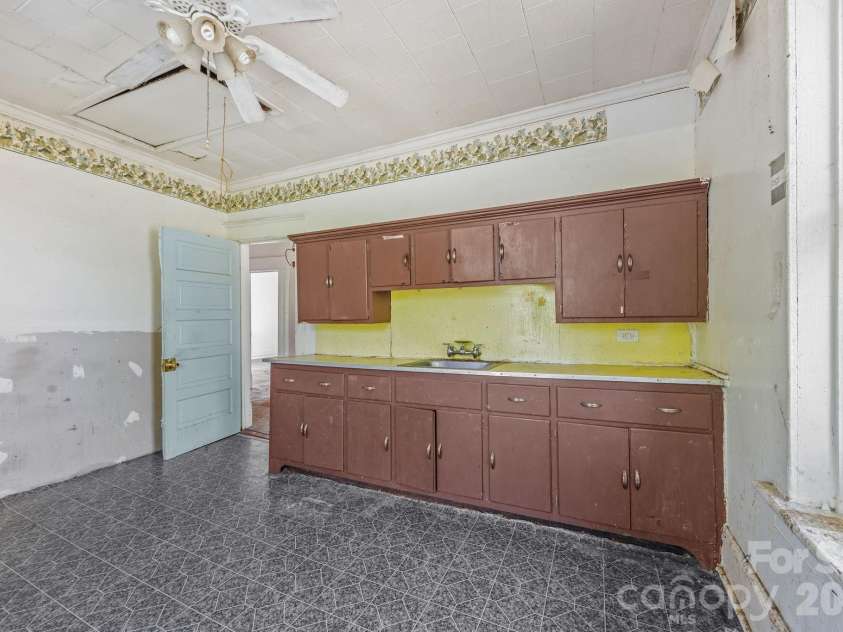 808 Main Street, Salisbury, NC 28144.  MLS# CAR4370640, YatesRealty ID 12127. 