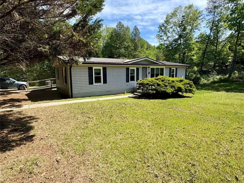 5022 Wrenn Drive, Denver, NC 28037.  MLS# CAR4370723, YatesRealty ID 12129. 