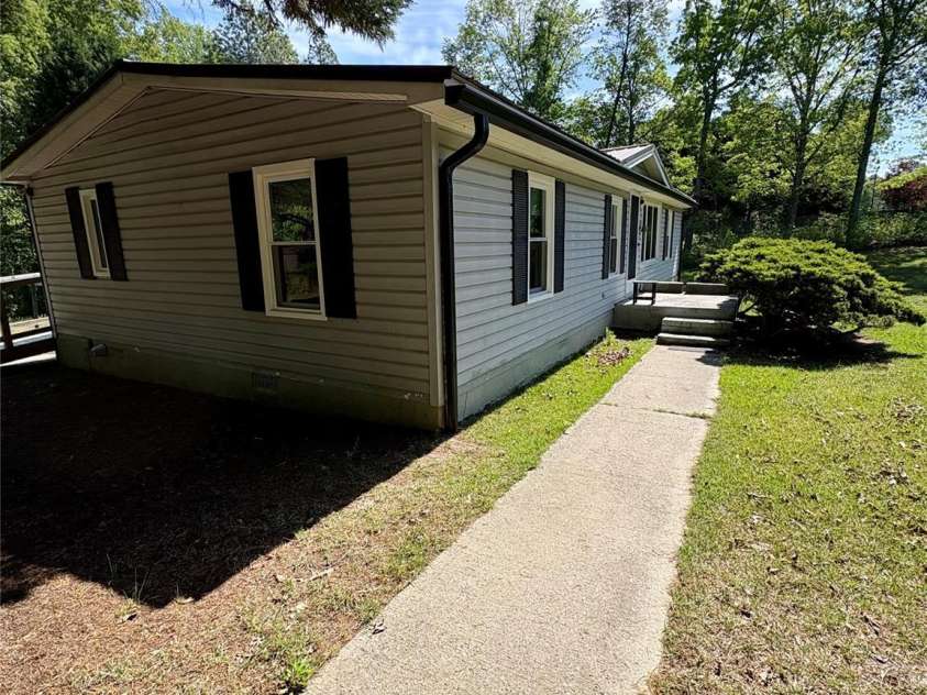 5022 Wrenn Drive, Denver, NC 28037.  MLS# CAR4370723, YatesRealty ID 12129. 