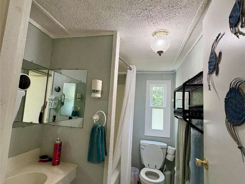 5022 Wrenn Drive, Denver, NC 28037.  MLS# CAR4370723, YatesRealty ID 12129. Hall bath