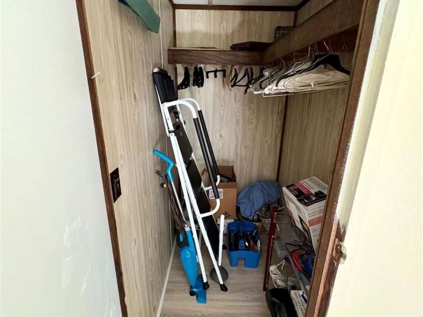 5022 Wrenn Drive, Denver, NC 28037.  MLS# CAR4370723, YatesRealty ID 12129. Large closet