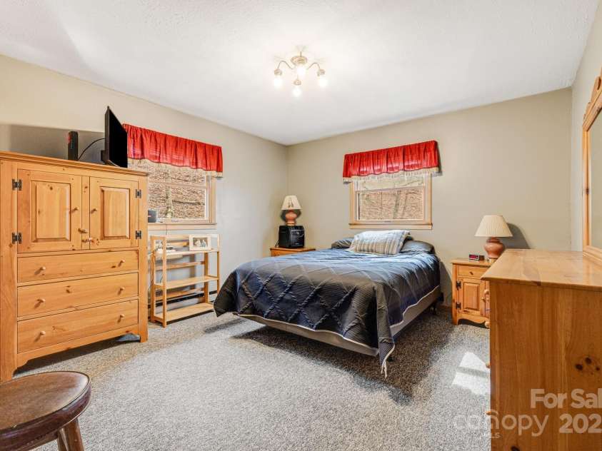 258 Lucas Lane, Mars Hill, NC 28754.  MLS# CAR4211991, YatesRealty ID 1213. Main Floor Bedroom