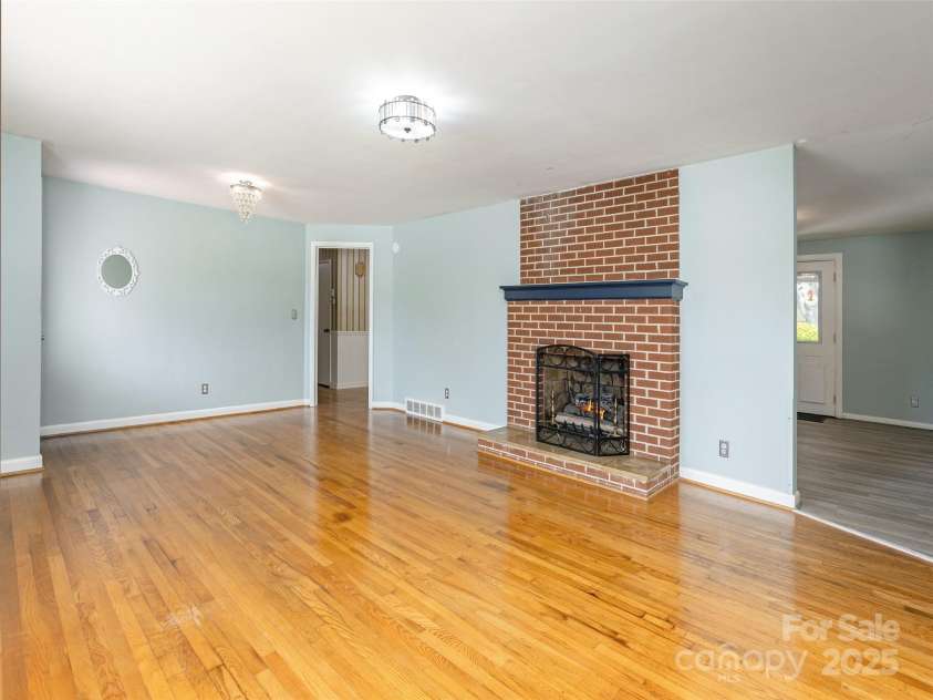 1101 Cherokee Drive, Hendersonville, NC 28739.  MLS# CAR4257610, YatesRealty ID 12130. 