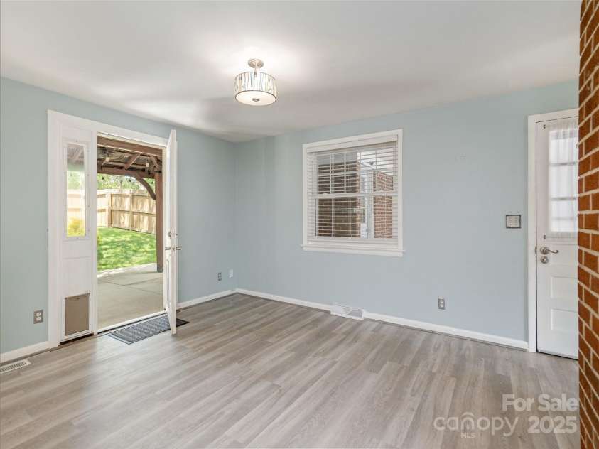 1101 Cherokee Drive, Hendersonville, NC 28739.  MLS# CAR4257610, YatesRealty ID 12130. 