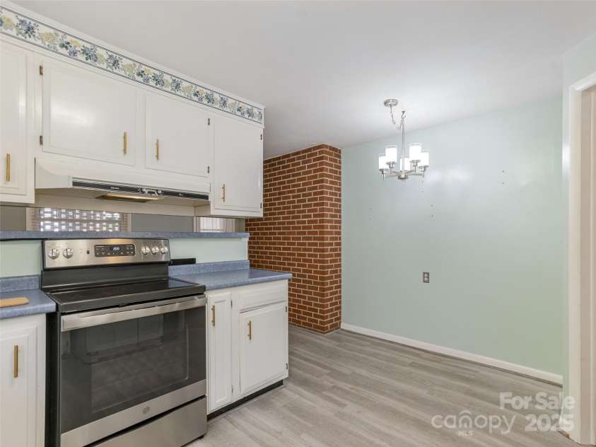 1101 Cherokee Drive, Hendersonville, NC 28739.  MLS# CAR4257610, YatesRealty ID 12130. 