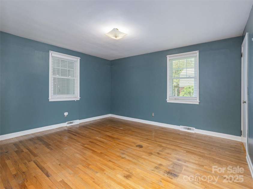 1101 Cherokee Drive, Hendersonville, NC 28739.  MLS# CAR4257610, YatesRealty ID 12130. 