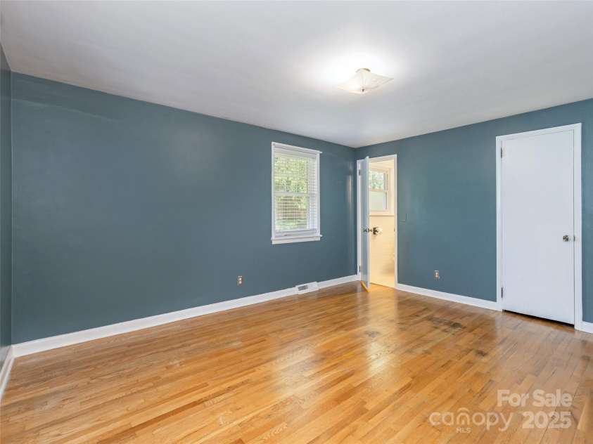 1101 Cherokee Drive, Hendersonville, NC 28739.  MLS# CAR4257610, YatesRealty ID 12130. 