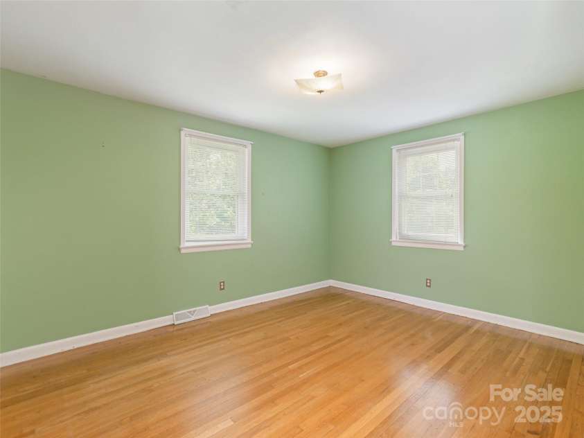 1101 Cherokee Drive, Hendersonville, NC 28739.  MLS# CAR4257610, YatesRealty ID 12130. 