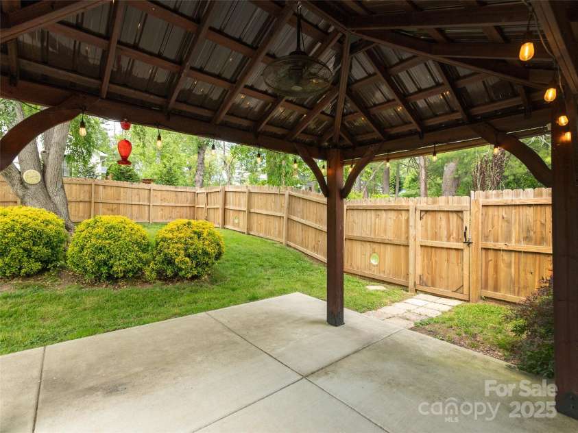 1101 Cherokee Drive, Hendersonville, NC 28739.  MLS# CAR4257610, YatesRealty ID 12130. 