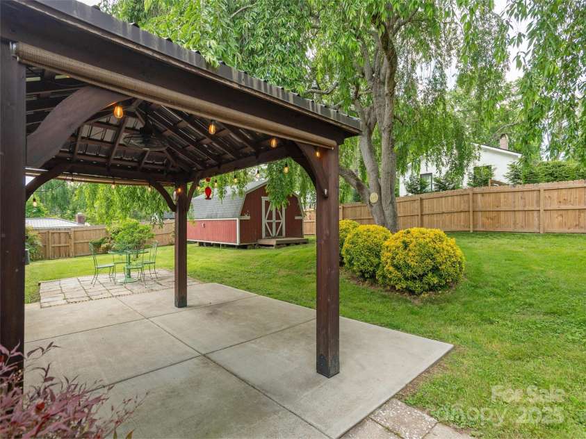 1101 Cherokee Drive, Hendersonville, NC 28739.  MLS# CAR4257610, YatesRealty ID 12130. 