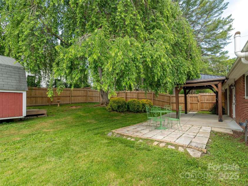 1101 Cherokee Drive, Hendersonville, NC 28739.  MLS# CAR4257610, YatesRealty ID 12130. 