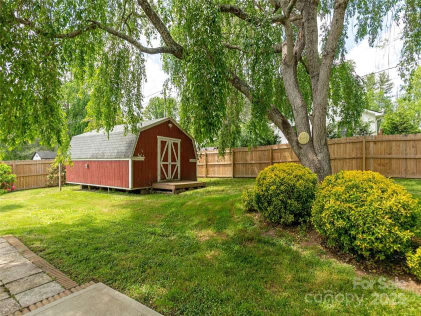 1101 Cherokee Drive, Hendersonville, NC 28739.  MLS# CAR4257610, YatesRealty ID 12130. 