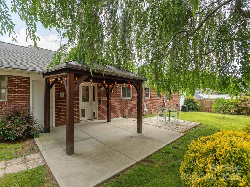 1101 Cherokee Drive, Hendersonville, NC 28739.  MLS# CAR4257610, YatesRealty ID 12130. Covered Patio