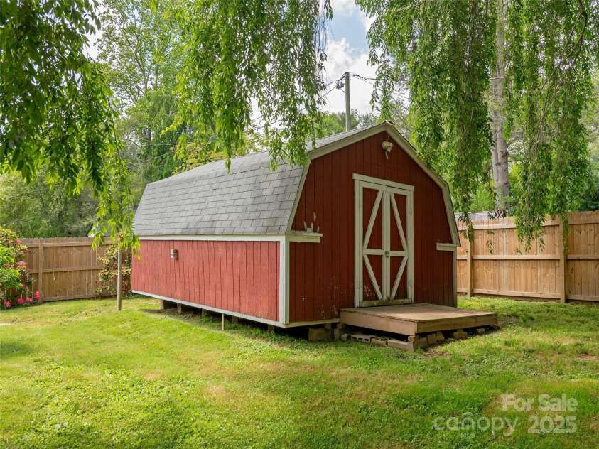 1101 Cherokee Drive, Hendersonville, NC 28739.  MLS# CAR4257610, YatesRealty ID 12130. Outbuilding