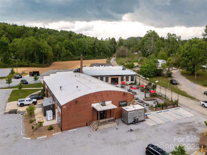 1101 Cherokee Drive, Hendersonville, NC 28739.  MLS# CAR4257610, YatesRealty ID 12130. Trailside Brewery .03 miles away