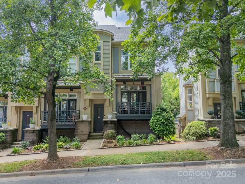 738 Garden District Drive, Charlotte, NC 28202.  MLS# CAR4255634, YatesRealty ID 12131. Front Exterior