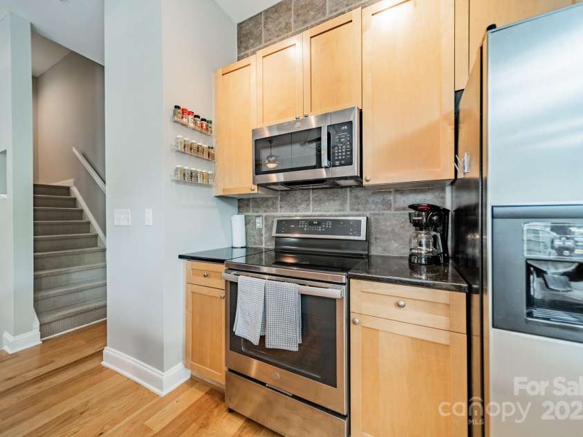 738 Garden District Drive, Charlotte, NC 28202.  MLS# CAR4255634, YatesRealty ID 12131. Kitchen