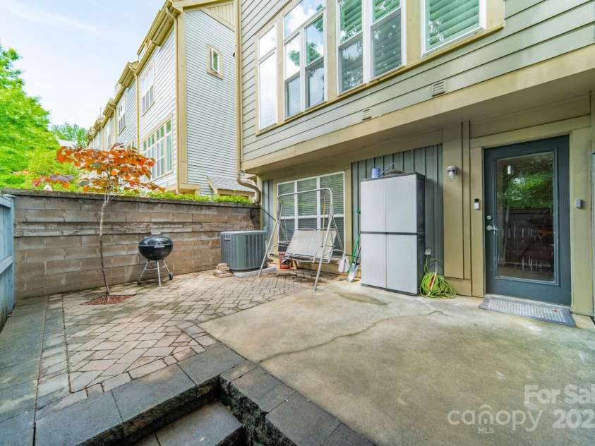 738 Garden District Drive, Charlotte, NC 28202.  MLS# CAR4255634, YatesRealty ID 12131. Lower level patio