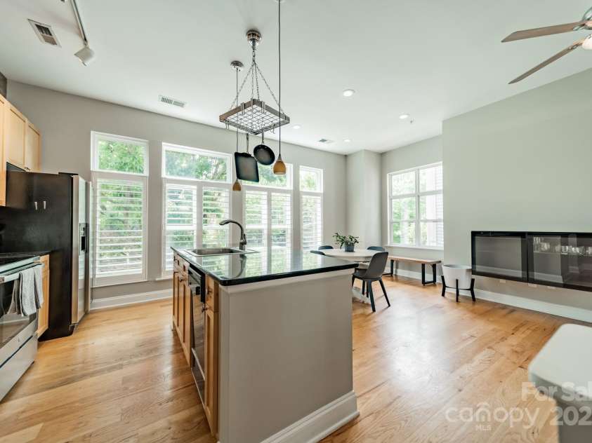 738 Garden District Drive, Charlotte, NC 28202.  MLS# CAR4255634, YatesRealty ID 12131. Open Kitchen & Dining