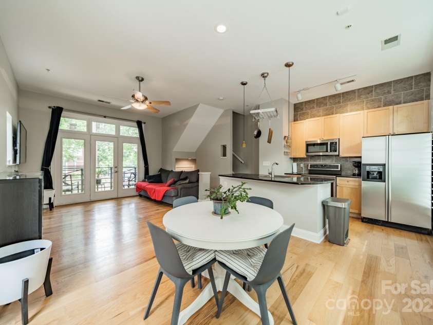 738 Garden District Drive, Charlotte, NC 28202.  MLS# CAR4255634, YatesRealty ID 12131. Open living area