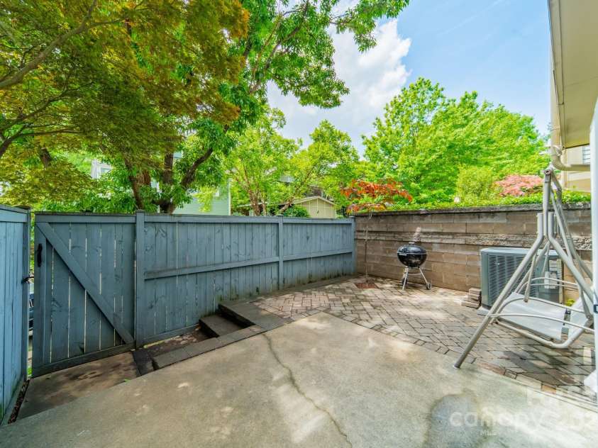 738 Garden District Drive, Charlotte, NC 28202.  MLS# CAR4255634, YatesRealty ID 12131. Patio