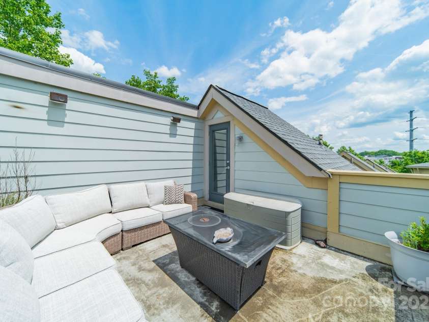 738 Garden District Drive, Charlotte, NC 28202.  MLS# CAR4255634, YatesRealty ID 12131. Rooftop Terrace