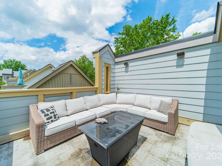 738 Garden District Drive, Charlotte, NC 28202.  MLS# CAR4255634, YatesRealty ID 12131. Rooftop Terrace