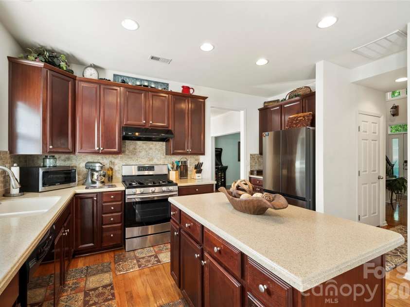 1019 Markwell Drive, Matthews, NC 28105.  MLS# CAR4367066, YatesRealty ID 12134. 
