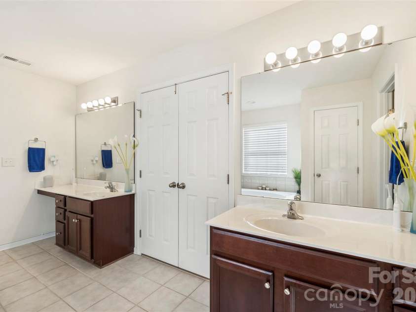 1019 Markwell Drive, Matthews, NC 28105.  MLS# CAR4367066, YatesRealty ID 12134. 