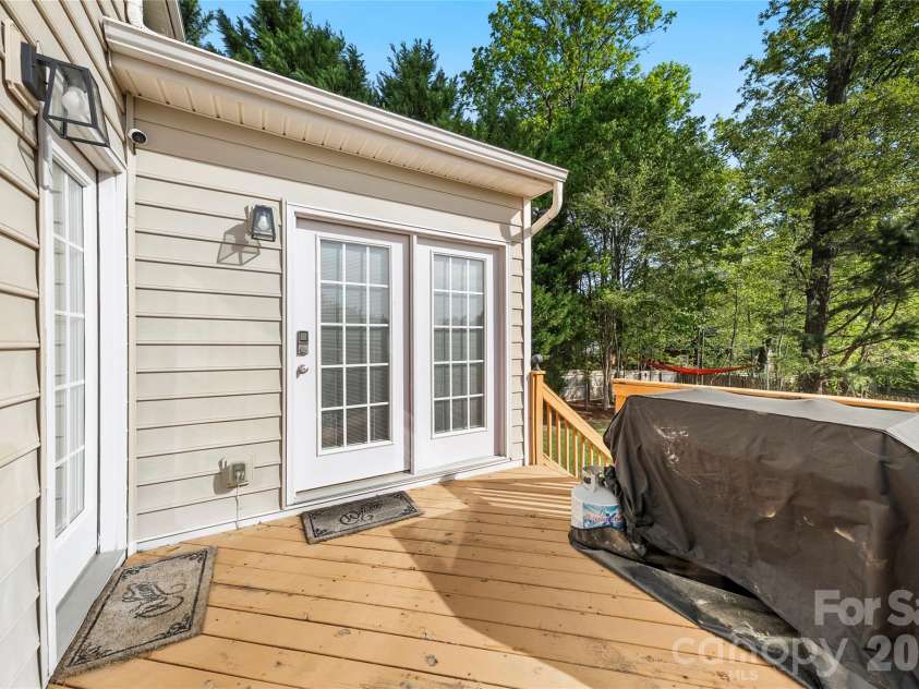 1019 Markwell Drive, Matthews, NC 28105.  MLS# CAR4367066, YatesRealty ID 12134. 
