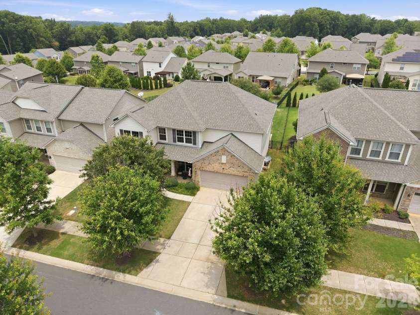 12412 Current Drive, Charlotte, NC 28278.  MLS# CAR4353698, YatesRealty ID 12135. 