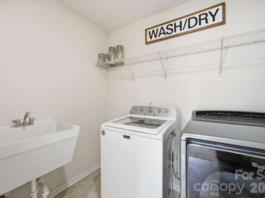 12412 Current Drive, Charlotte, NC 28278.  MLS# CAR4353698, YatesRealty ID 12135. 