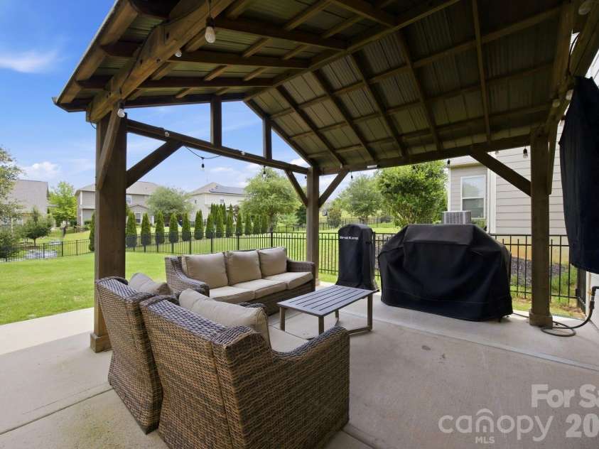 12412 Current Drive, Charlotte, NC 28278.  MLS# CAR4353698, YatesRealty ID 12135. 