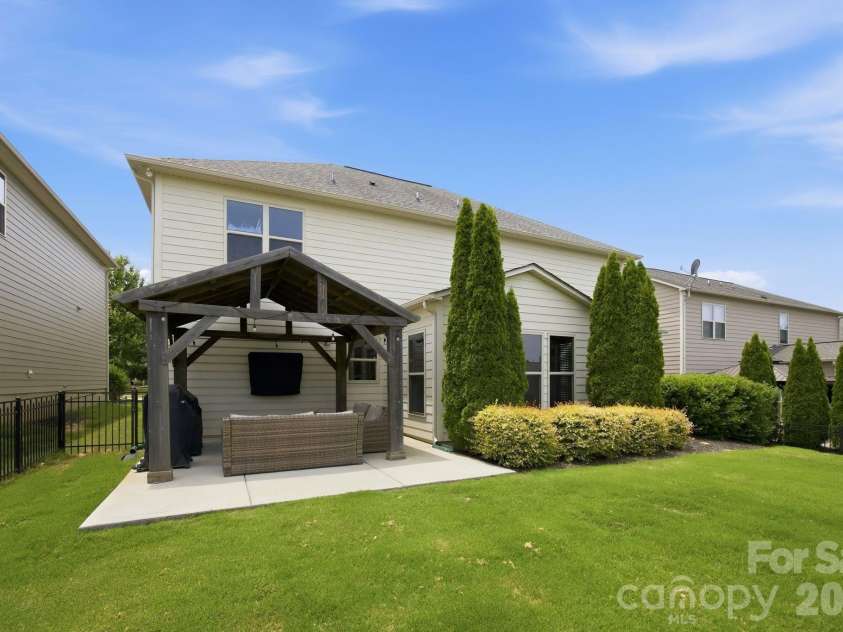 12412 Current Drive, Charlotte, NC 28278.  MLS# CAR4353698, YatesRealty ID 12135. 