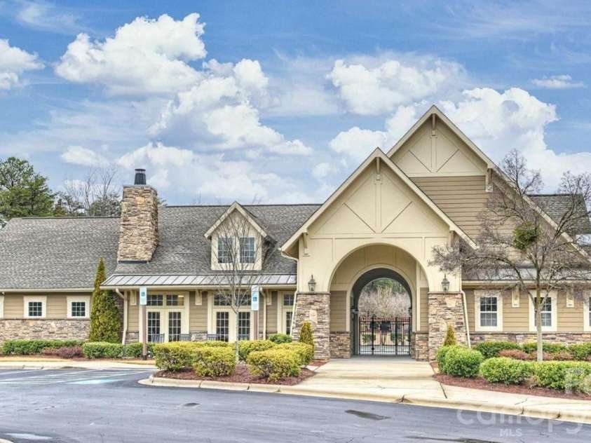 12412 Current Drive, Charlotte, NC 28278.  MLS# CAR4353698, YatesRealty ID 12135. 