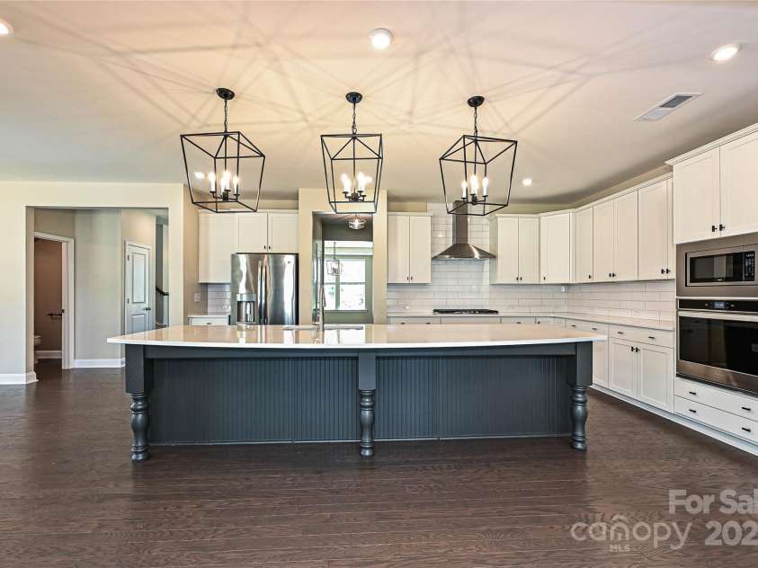 2025 Sweet Magnolia Lane, Clover, SC 29710.  MLS# CAR4257665, YatesRealty ID 12135. Breakfast Bar