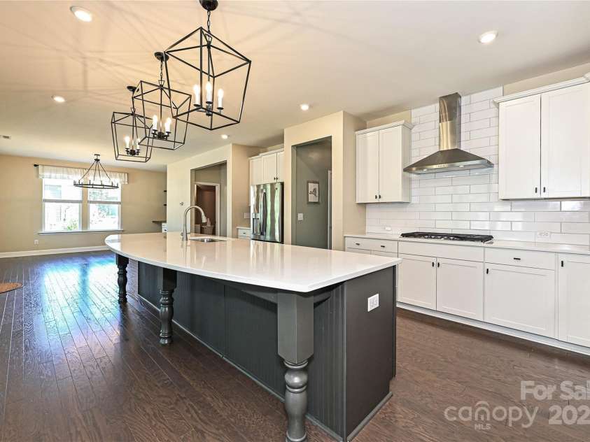 2025 Sweet Magnolia Lane, Clover, SC 29710.  MLS# CAR4257665, YatesRealty ID 12135. Breakfast Bar