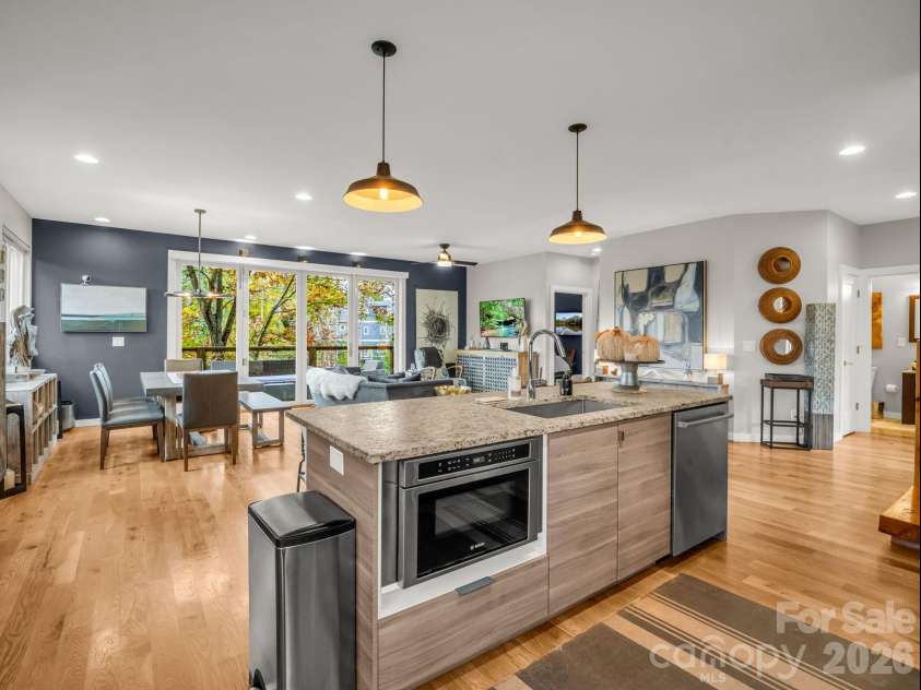 80 Richland Street, Asheville, NC 28806.  MLS# CAR4360184, YatesRealty ID 12138. 