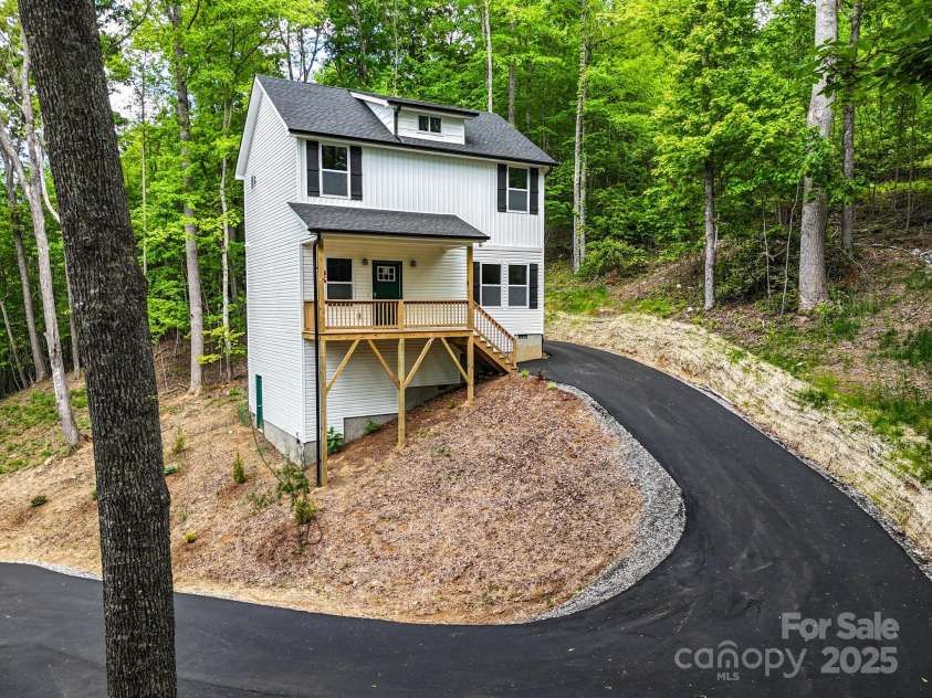 19 Willow Wood Trail, Hendersonville, NC 28739.  MLS# CAR4257786, YatesRealty ID 12139. 