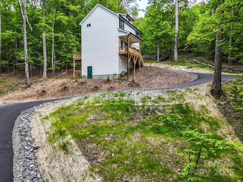 19 Willow Wood Trail, Hendersonville, NC 28739.  MLS# CAR4257786, YatesRealty ID 12139. 