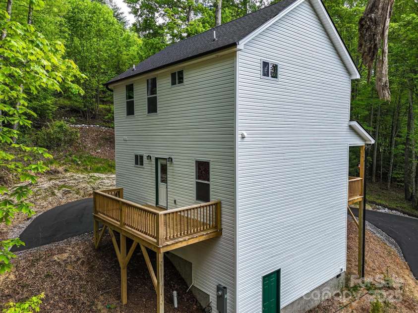 19 Willow Wood Trail, Hendersonville, NC 28739.  MLS# CAR4257786, YatesRealty ID 12139. 