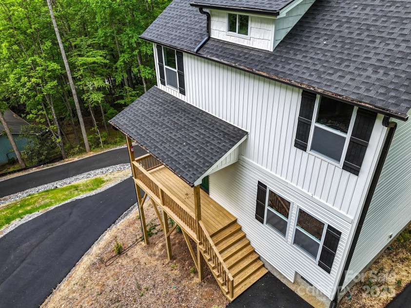 19 Willow Wood Trail, Hendersonville, NC 28739.  MLS# CAR4257786, YatesRealty ID 12139. 