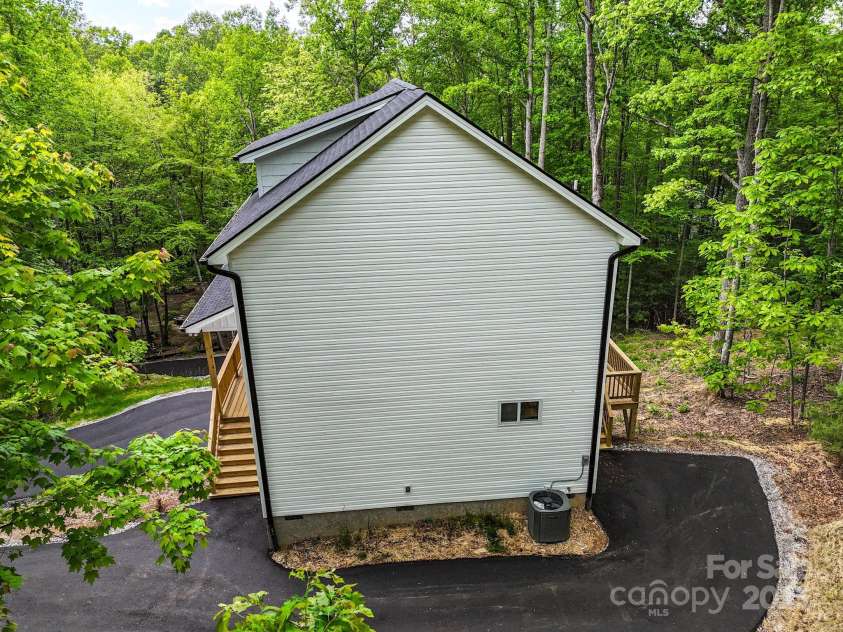 19 Willow Wood Trail, Hendersonville, NC 28739.  MLS# CAR4257786, YatesRealty ID 12139. 