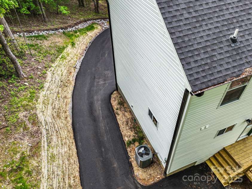 19 Willow Wood Trail, Hendersonville, NC 28739.  MLS# CAR4257786, YatesRealty ID 12139. 