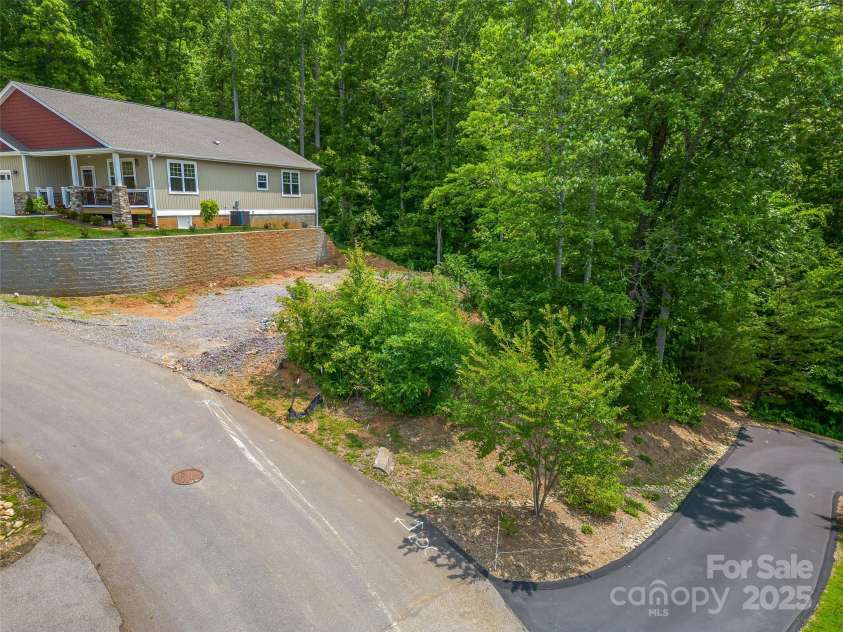 23 Village Overlook Loop, Swannanoa, NC 28778.  MLS# CAR4222599, YatesRealty ID 1214. 