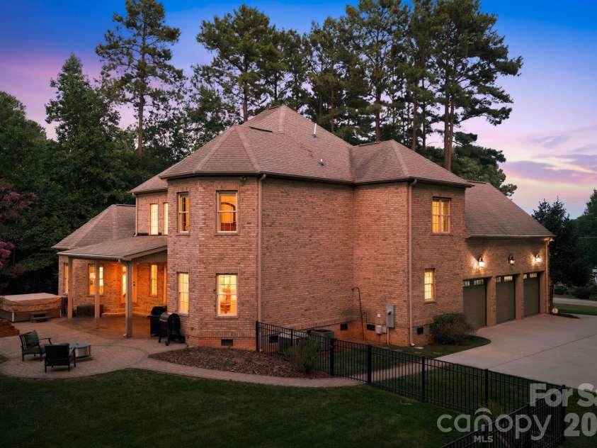 250 Barber Loop, Mooresville, NC 28117.  MLS# CAR4399847, YatesRealty ID 12141. 