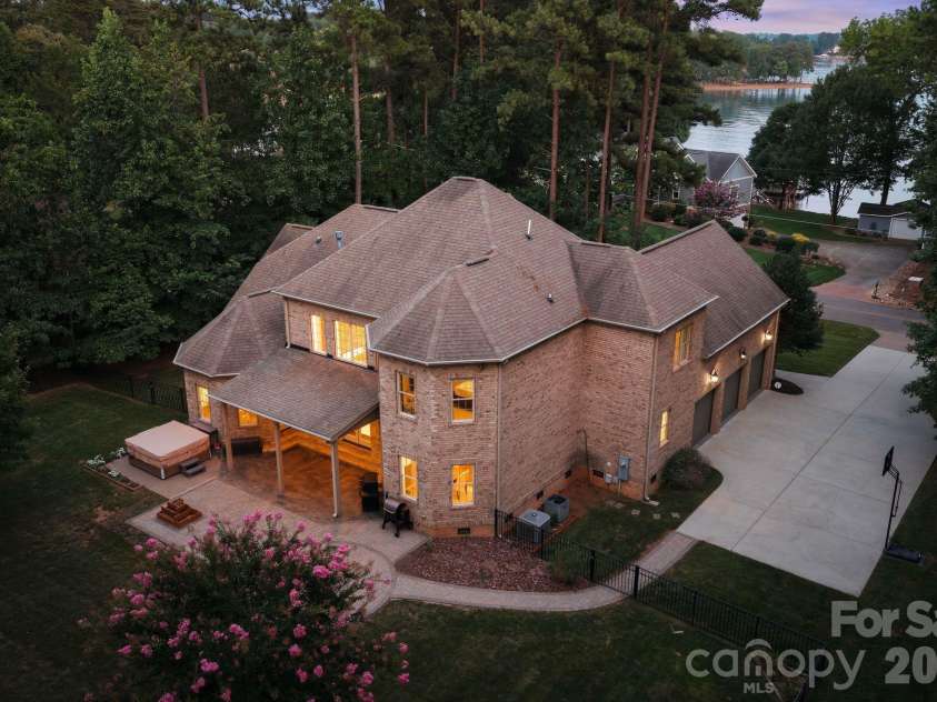 250 Barber Loop, Mooresville, NC 28117.  MLS# CAR4399847, YatesRealty ID 12141. 