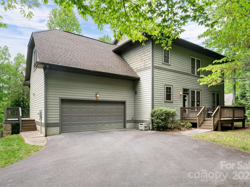 4 Yellow Owl Court, Biltmore Lake, NC 28715.  MLS# CAR4256402, YatesRealty ID 12141. 