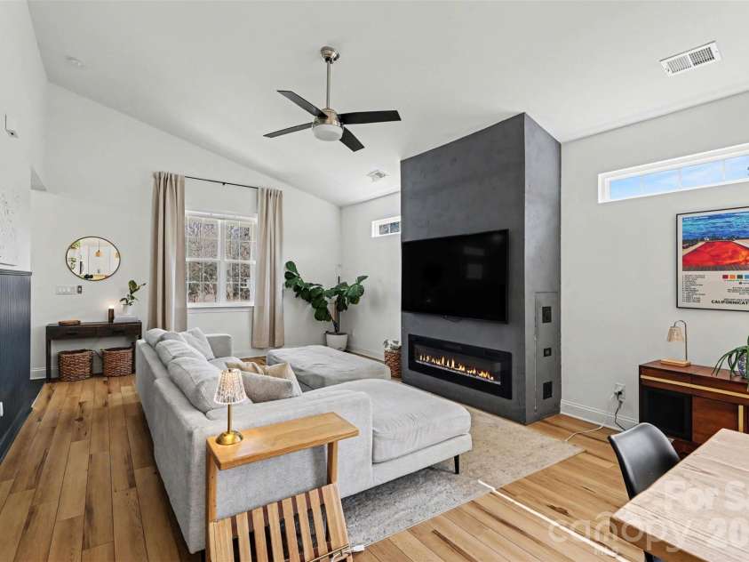 6739 Indian Lane, Charlotte, NC 28213.  MLS# CAR4366469, YatesRealty ID 12143. 